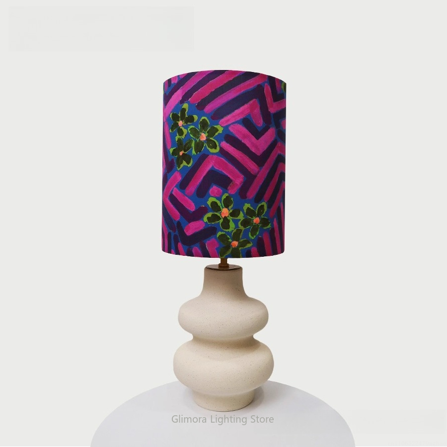 Century Textile & Sewing Supply Photos - Liberty-Stoff-Tischlampe: Importiertes Textil mit kreativem Design
