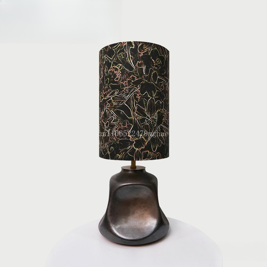 Century Textile & Sewing Supply Photos - Tischlampe aus vergoldetem Liberty-Stoff: Importiertes Großbritannien-Textil
