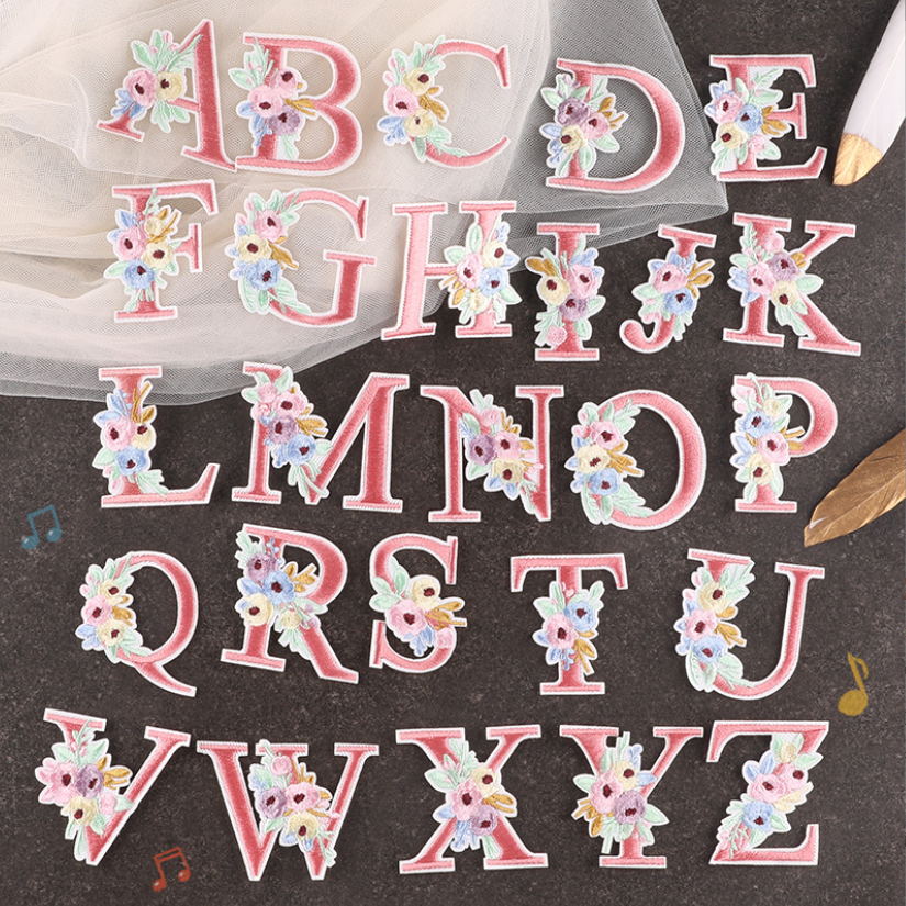 10 Stück rosa Blumen-Alphabet- – Sewing Id Bewertung und Preis