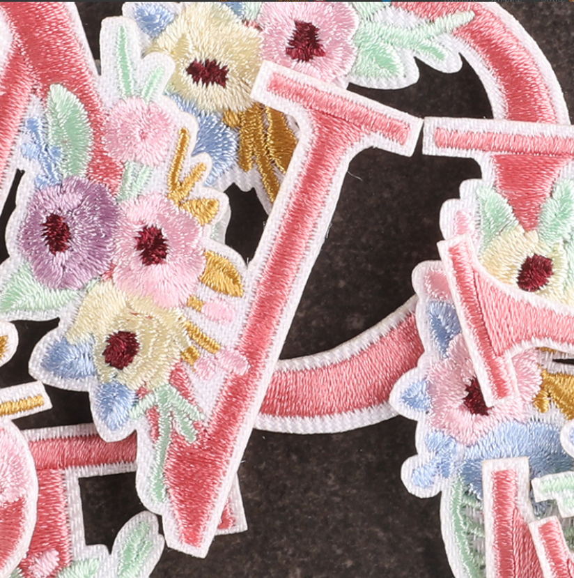 10 Stück rosa Blumen-Alphabet- – Sewing Id Bewertung und Preis